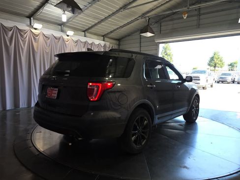 Used 2017 Ford Explorer XLT w/ Equipment Group 202A AWD/4WD image 3