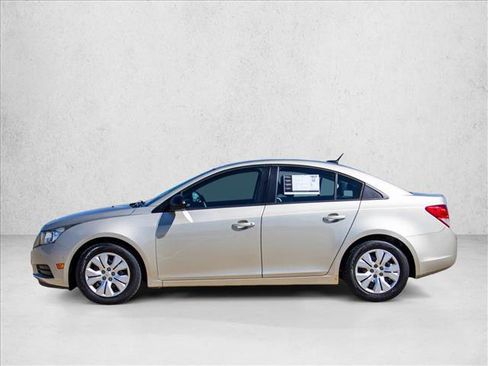 Used 2013 Chevrolet Cruze LS FWD image 8