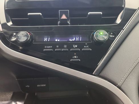 Used 2024 Toyota Camry SE image 33