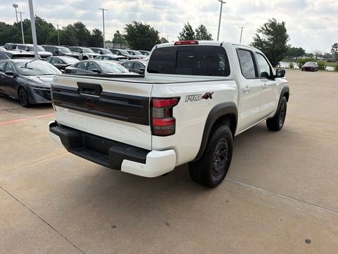 Used 2026 Nissan Frontier PRO-4X AWD/4WD image 5