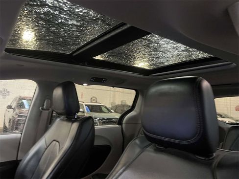 Used 2017 Chrysler Pacifica Limited w/ Advanced Safetytec Group image 17