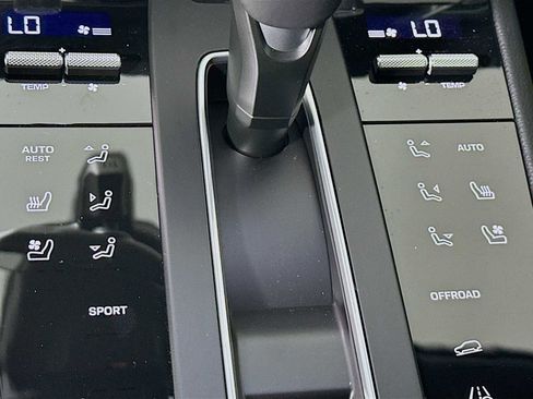 New 2026 Porsche Macan image 20