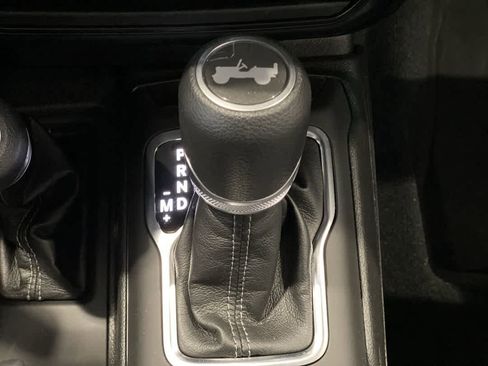 Used 2025 Jeep Wrangler Sport image 21