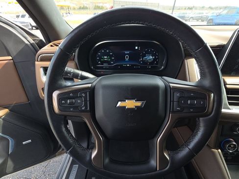 Used 2022 Chevrolet Suburban High Country image 17