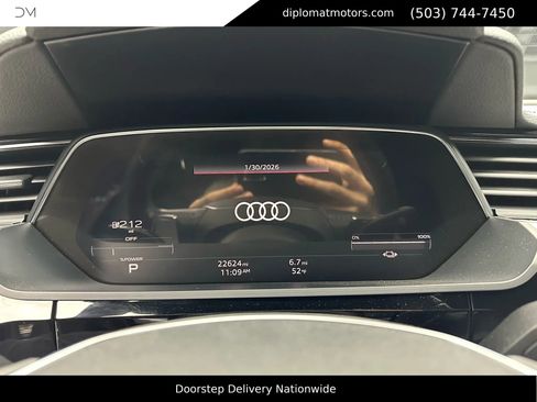 Used 2022 Audi e-tron Premium Plus w/ Premium Plus Package image 31