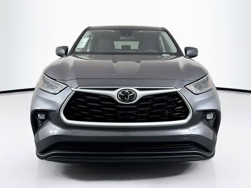 Certified 2025 Toyota Highlander LE FWD image 8