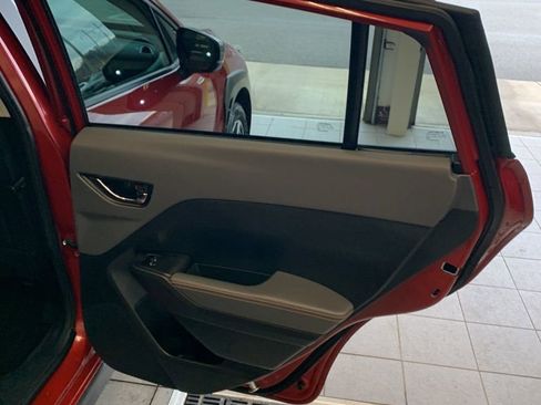 Used 2024 Subaru Crosstrek 2.5i Limited w/ Crosstrek Mirror Package AWD/4WD image 12