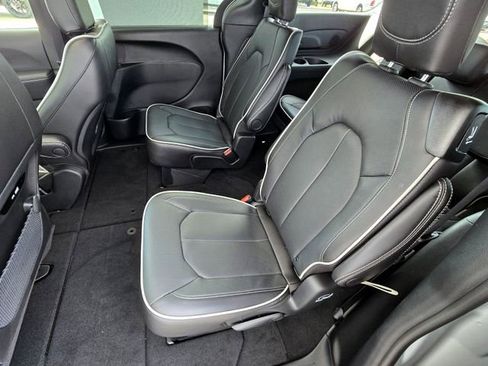 New 2026 Chrysler Pacifica Limited w/ S Appearance Package AWD/4WD image 28