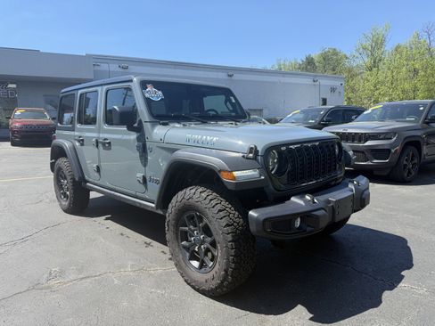 Used 2025 Jeep Wrangler Willys image 14