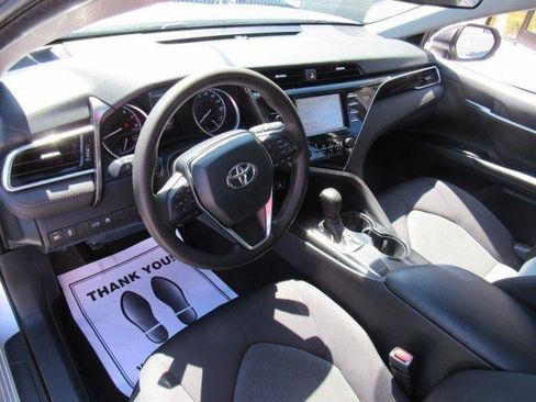 Used 2018 Toyota Camry LE FWD image 18