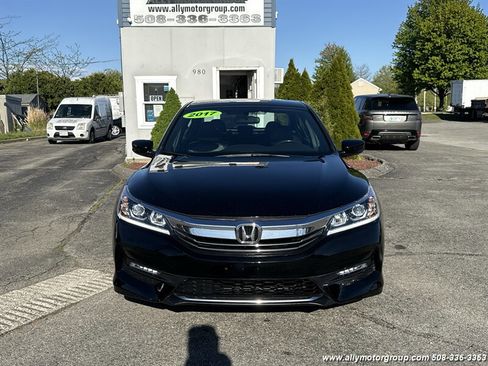 Used 2017 Honda Accord Sport Special Edition image 2
