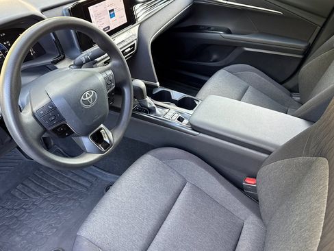 Used 2025 Toyota Camry LE image 11