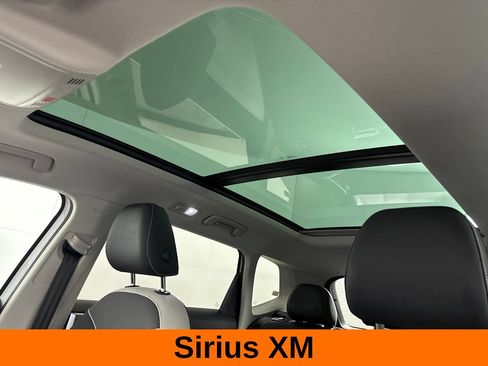 Used 2025 Volkswagen Taos SE w/ Panoramic Sunroof Package AWD/4WD image 10
