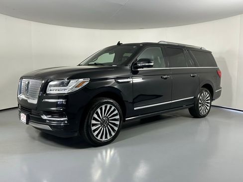 Used 2020 Lincoln Navigator L Reserve w/ Luxury Package image 3
