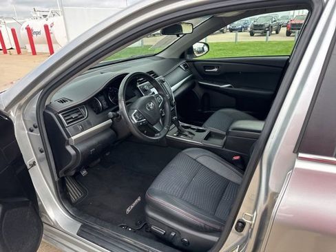 Used 2015 Toyota Camry SE FWD image 13