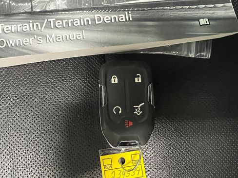 Used 2024 GMC Terrain SLT image 45