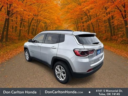 Used 2024 Jeep Compass Latitude image 6