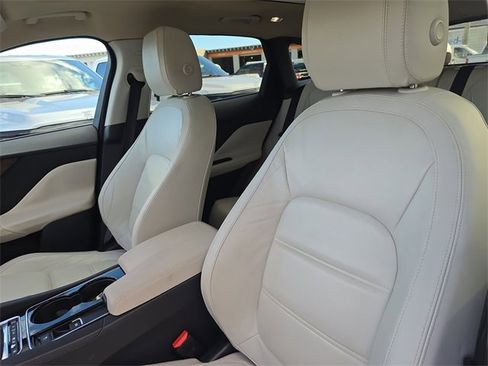 Used 2017 Jaguar F-PACE Prestige image 22
