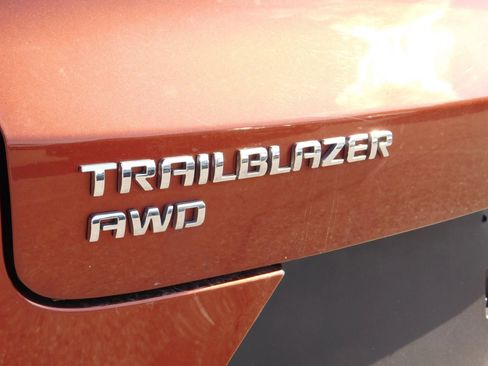 Used 2021 Chevrolet TrailBlazer LT w/ Convenience Package AWD/4WD image 7