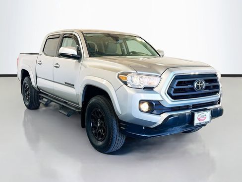 Used 2022 Toyota Tacoma SR5 RWD image 3