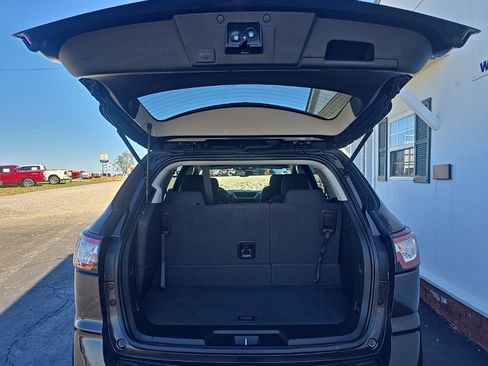 Used 2017 Chevrolet Traverse LT image 19
