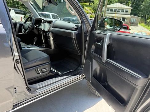 Used 2020 Toyota 4Runner SR5 Premium w/ Moonroof Package AWD/4WD image 82