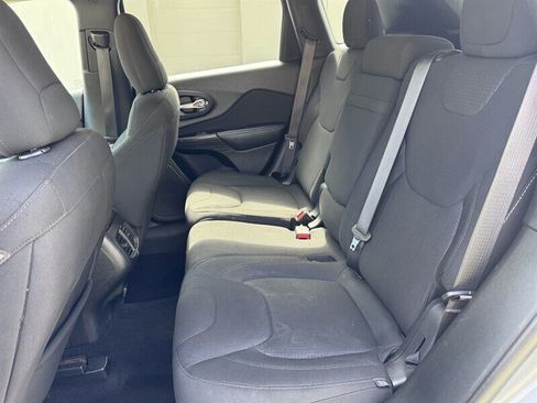 Used 2017 Jeep Cherokee Latitude FWD image 15