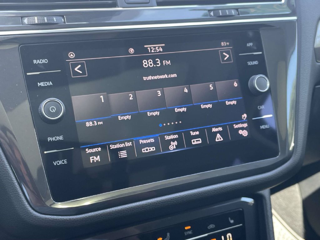 Certified 2022 Volkswagen Tiguan SE FWD image 25