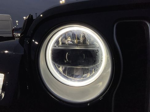 Used 2023 Jeep Wrangler Unlimited Sahara w/ Cold Weather Group image 31