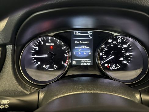 Used 2016 Nissan Rogue SV w/ SV Premium Package image 21