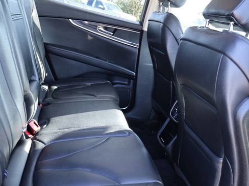 Used 2021 Lincoln Nautilus AWD image 16