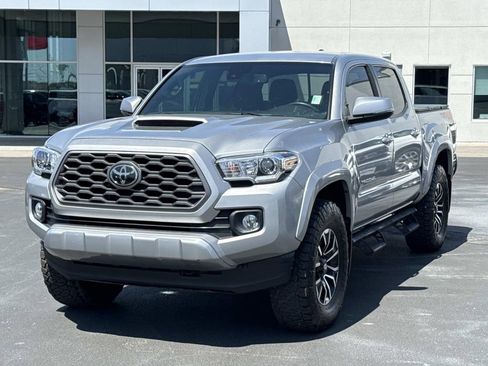 Used 2021 Toyota Tacoma TRD Sport w/ Technology Package image 3