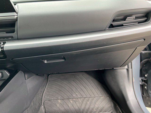 Used 2025 Toyota Prius LE FWD image 34