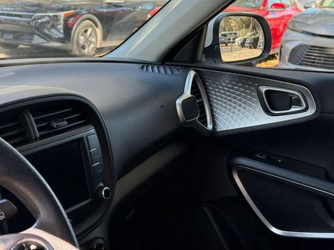 Used 2025 Kia Soul LX w/ LX Technology Package image 30