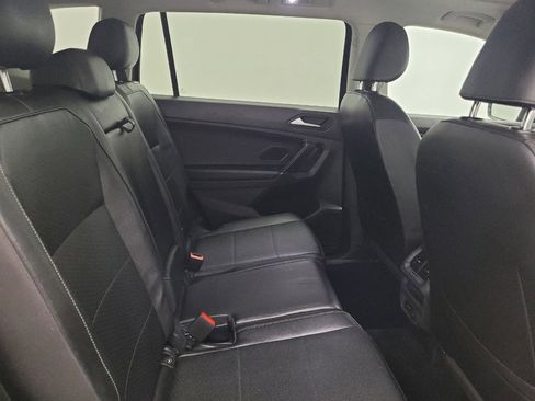 Used 2020 Volkswagen Tiguan SE w/ Panoramic Sunroof Package image 19