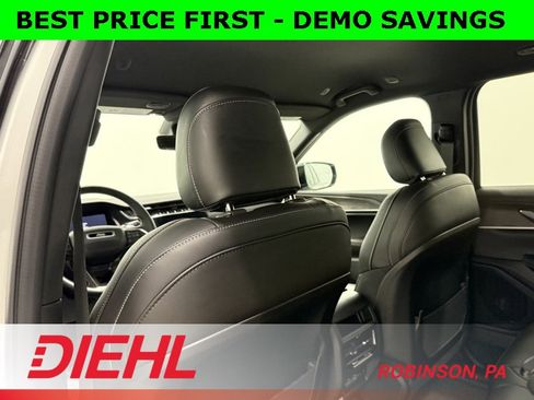 New 2025 Jeep Grand Cherokee Limited w/ Black Appearance Package image 19