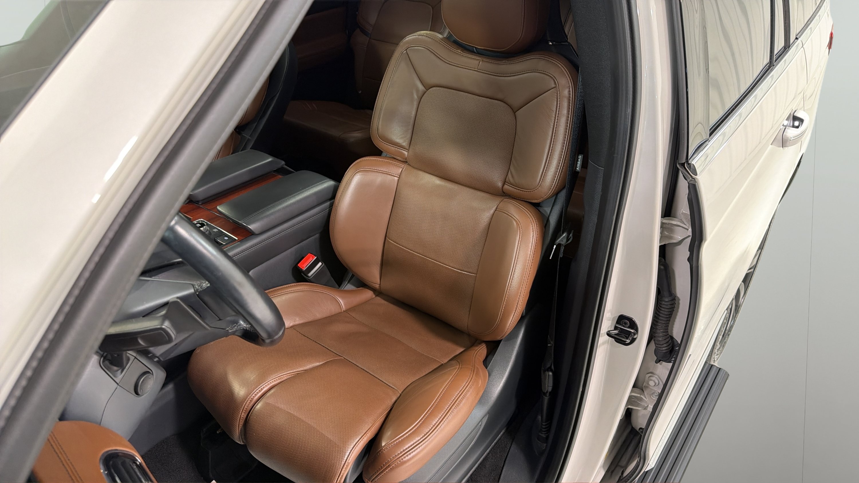 Used 2023 Lincoln Navigator Reserve AWD/4WD image 9