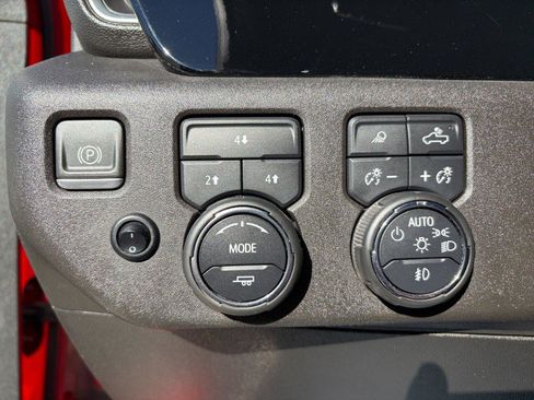 Used 2024 Chevrolet Silverado 3500 LT w/ Convenience Package image 10