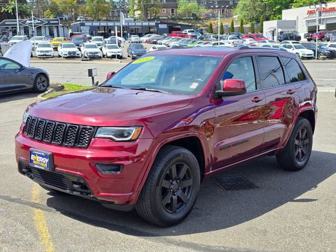 Used 2020 Jeep Grand Cherokee Altitude AWD/4WD image 4