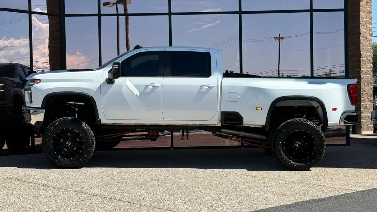 Used 2022 Chevrolet Silverado 3500 LT w/ Convenience Package AWD/4WD image 4