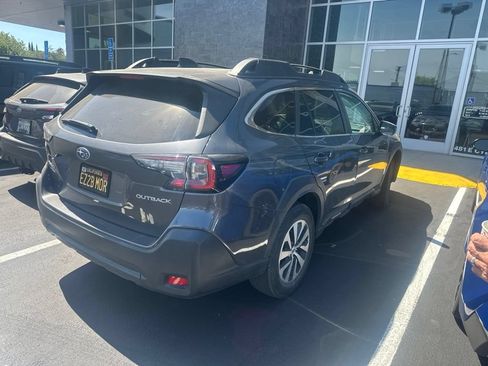 Used 2024 Subaru Outback Premium AWD/4WD image 3