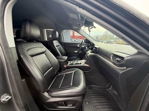 Used 2021 Ford Explorer XLT w/ Equipment Group 202A image 30