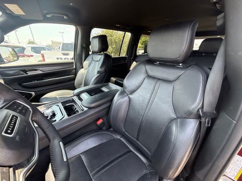 Used 2024 Jeep Wagoneer L Series II RWD image 18