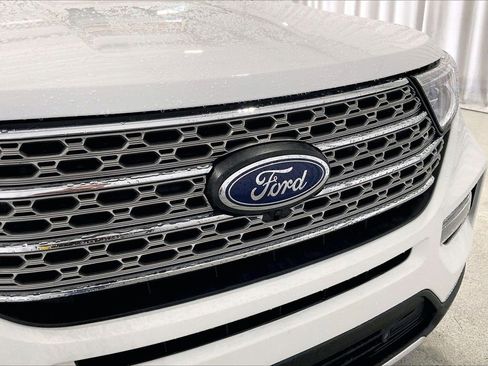 Used 2023 Ford Explorer Limited AWD/4WD image 30