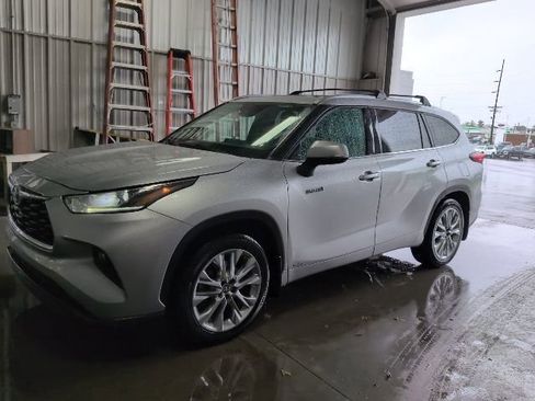 Used 2021 Toyota Highlander Limited AWD/4WD image 12