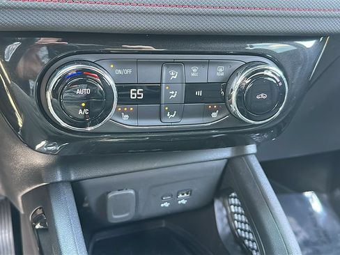Used 2025 Chevrolet TrailBlazer RS w/ Convenience Package AWD/4WD image 23