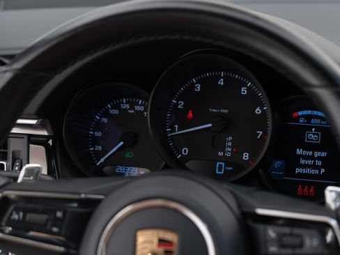 Certified 2024 Porsche Macan AWD/4WD image 29