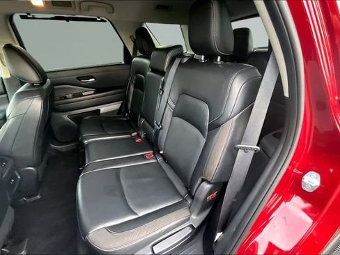 Used 2022 Nissan Pathfinder SL image 16