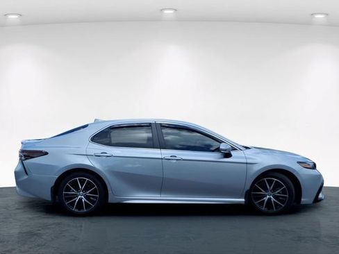 Used 2022 Toyota Camry SE FWD image 7