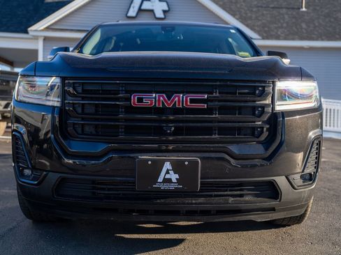 Used 2023 GMC Acadia SLT w/ Elevation Edition image 9